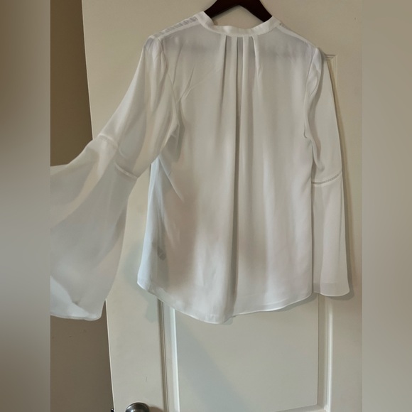 White House Black Market Bell Sleeve Flowy Rich White Blouse Women’s Size 8 - Picture 4 of 16